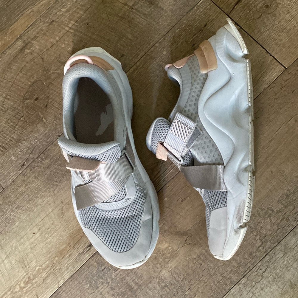 COPY - SOREL Kinetic RNEGD Strap Sneakers 7.5